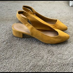 Old navy mustard yellow low heel block heel sling back sandal shoes